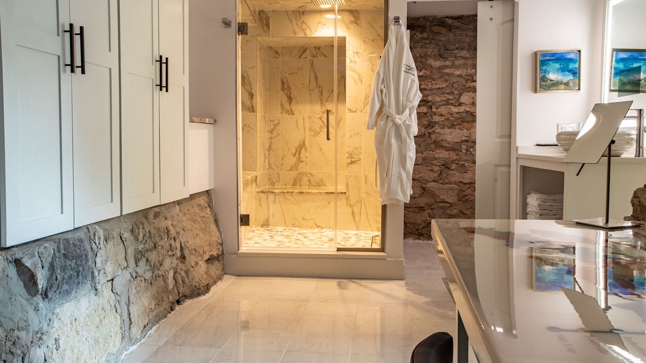 Photo of Bathroom in Eureka Springs Historic District