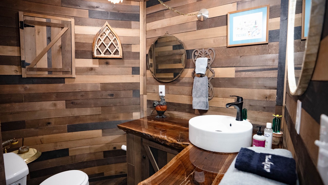 Photo of Bathroom in Lampasas