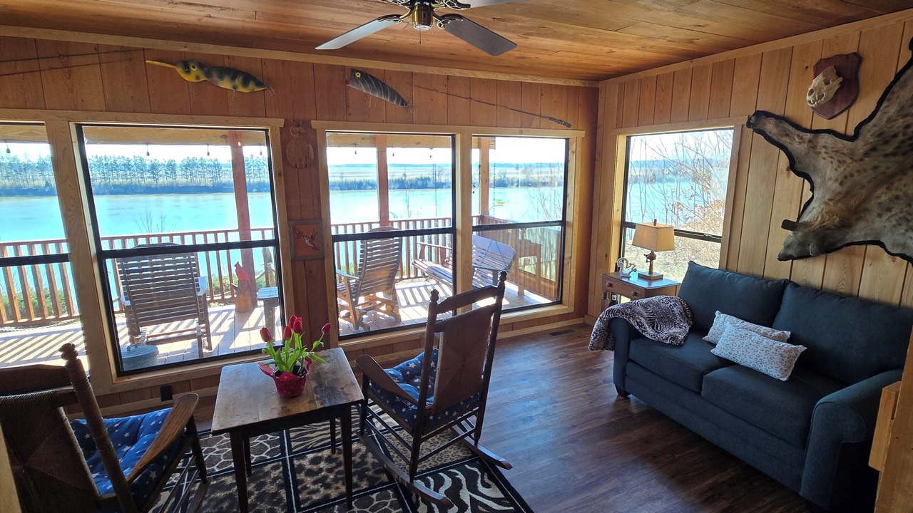 Photo of Livingroom in Morris Chapel