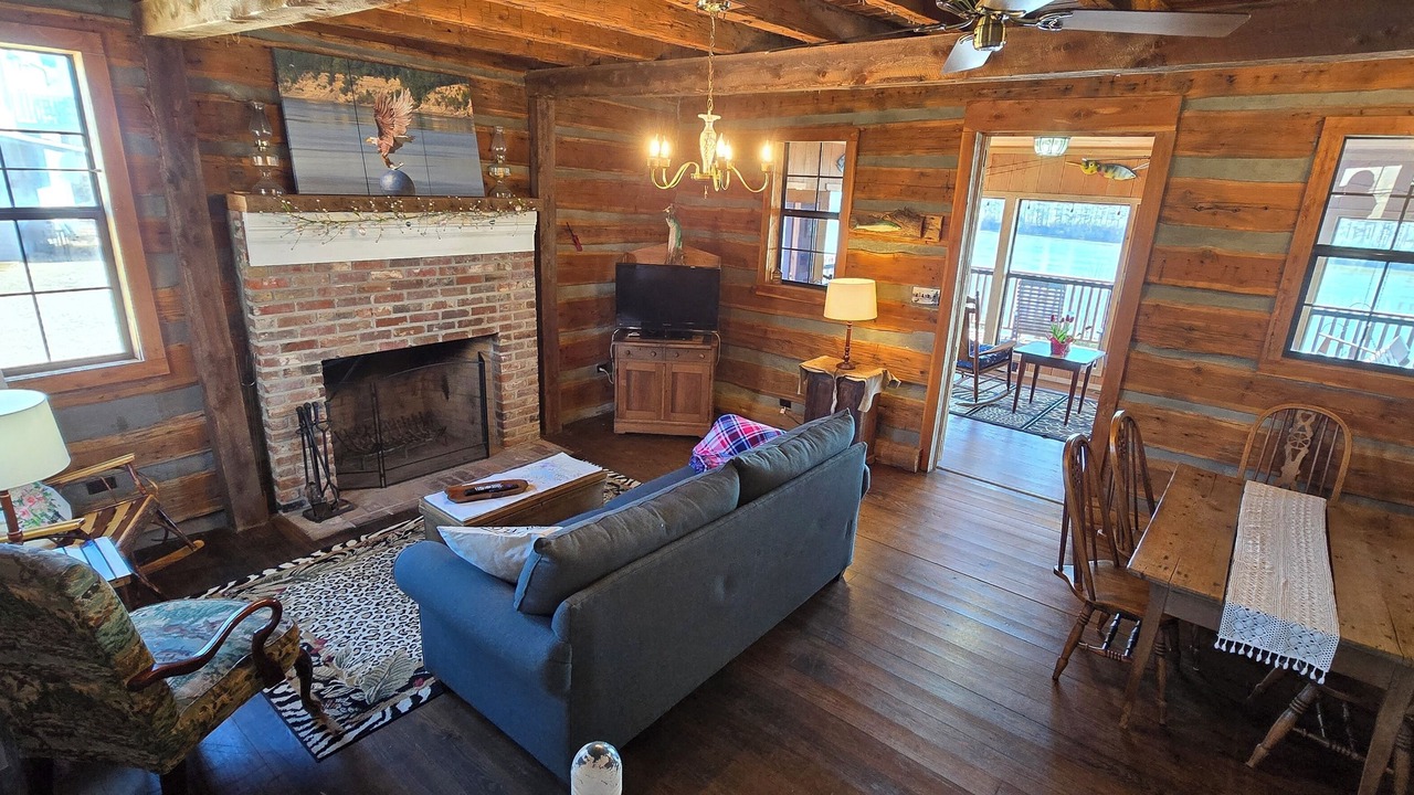 Photo of Livingroom in Morris Chapel