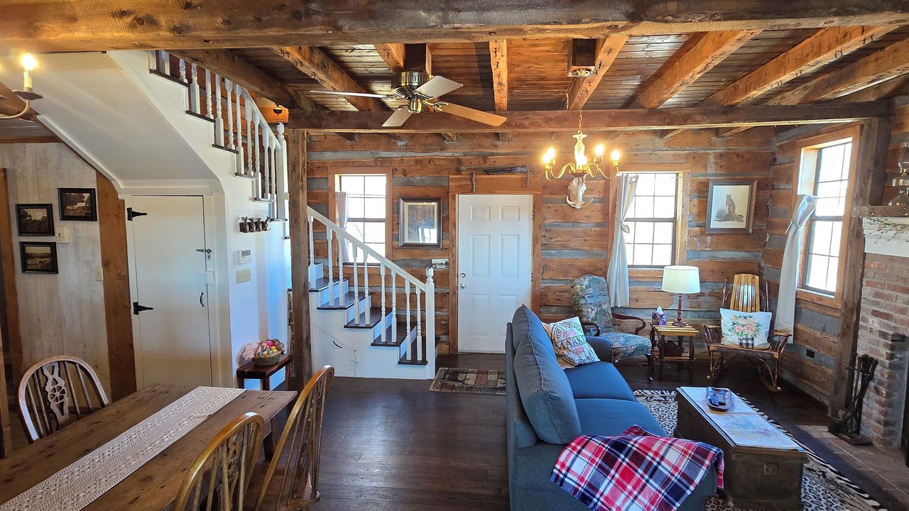Photo of Livingroom in Morris Chapel