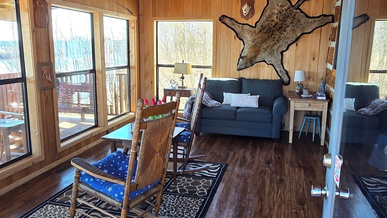 Photo of Livingroom in Morris Chapel