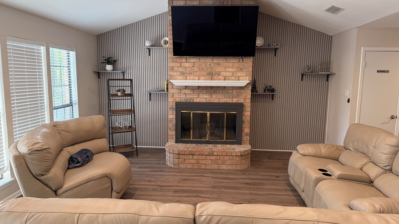 Photo of Livingroom in Crown Colony
