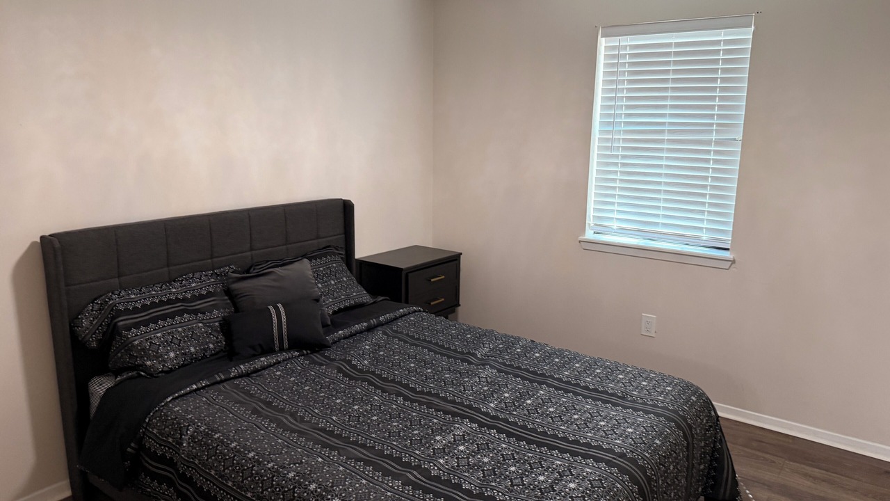 Photo of Bedroom in Crown Colony