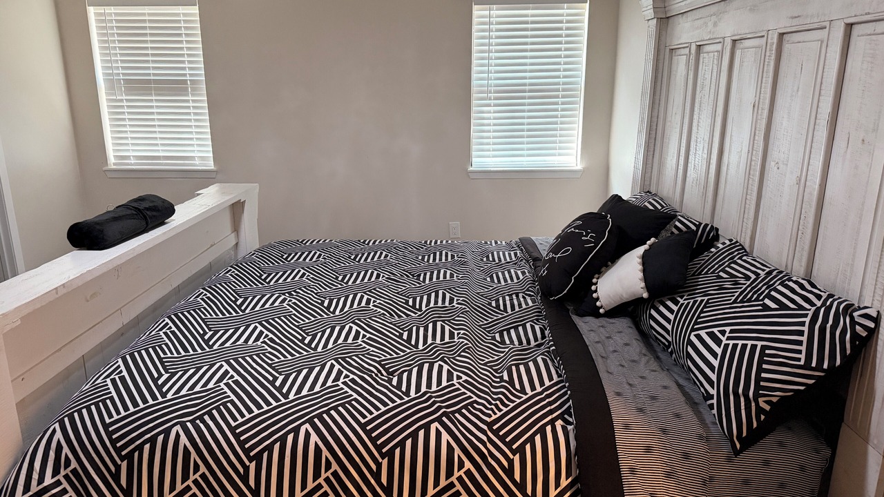 Photo of Bedroom in Crown Colony