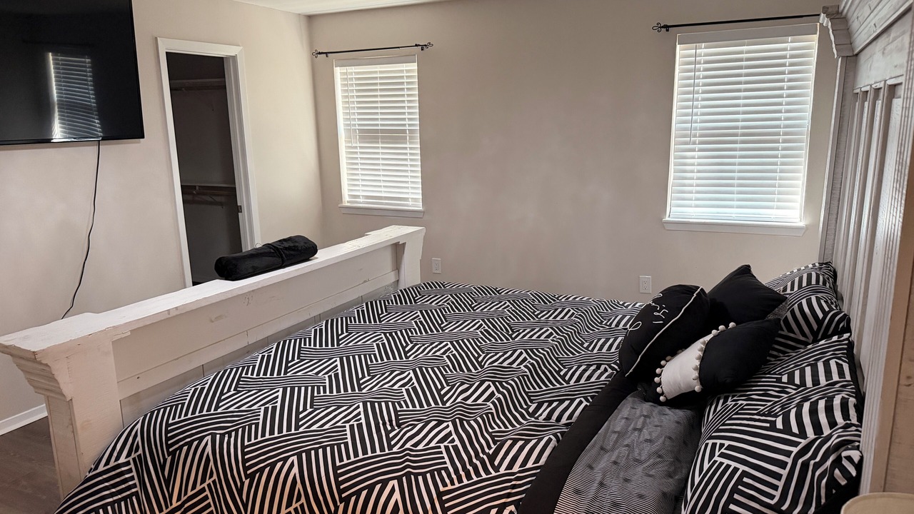 Photo of Bedroom in Crown Colony