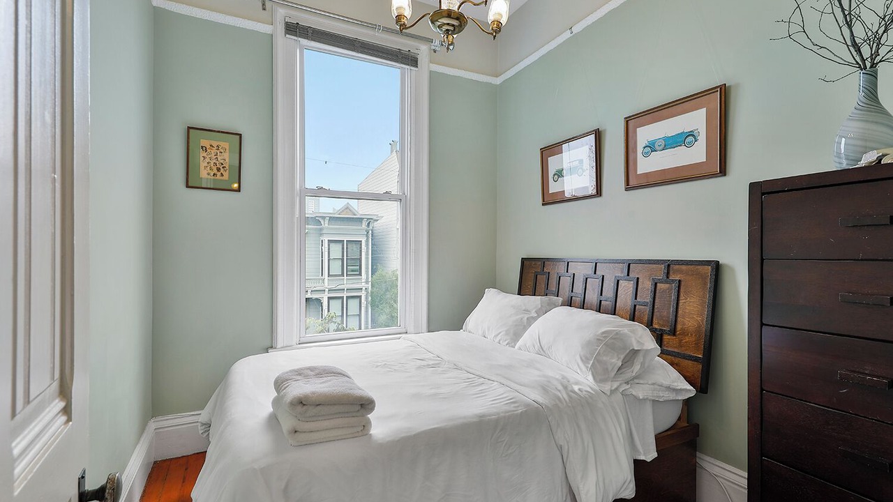 Photo of Bedroom in Hayes Valley