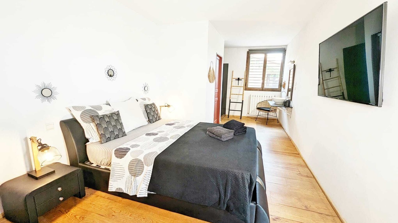 Photo of Bedroom in Pia