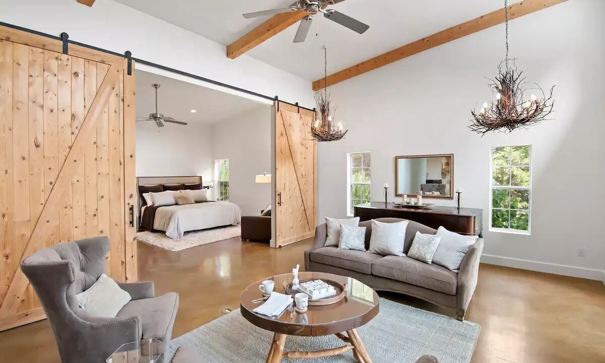 Photo of Livingroom in Red Oak