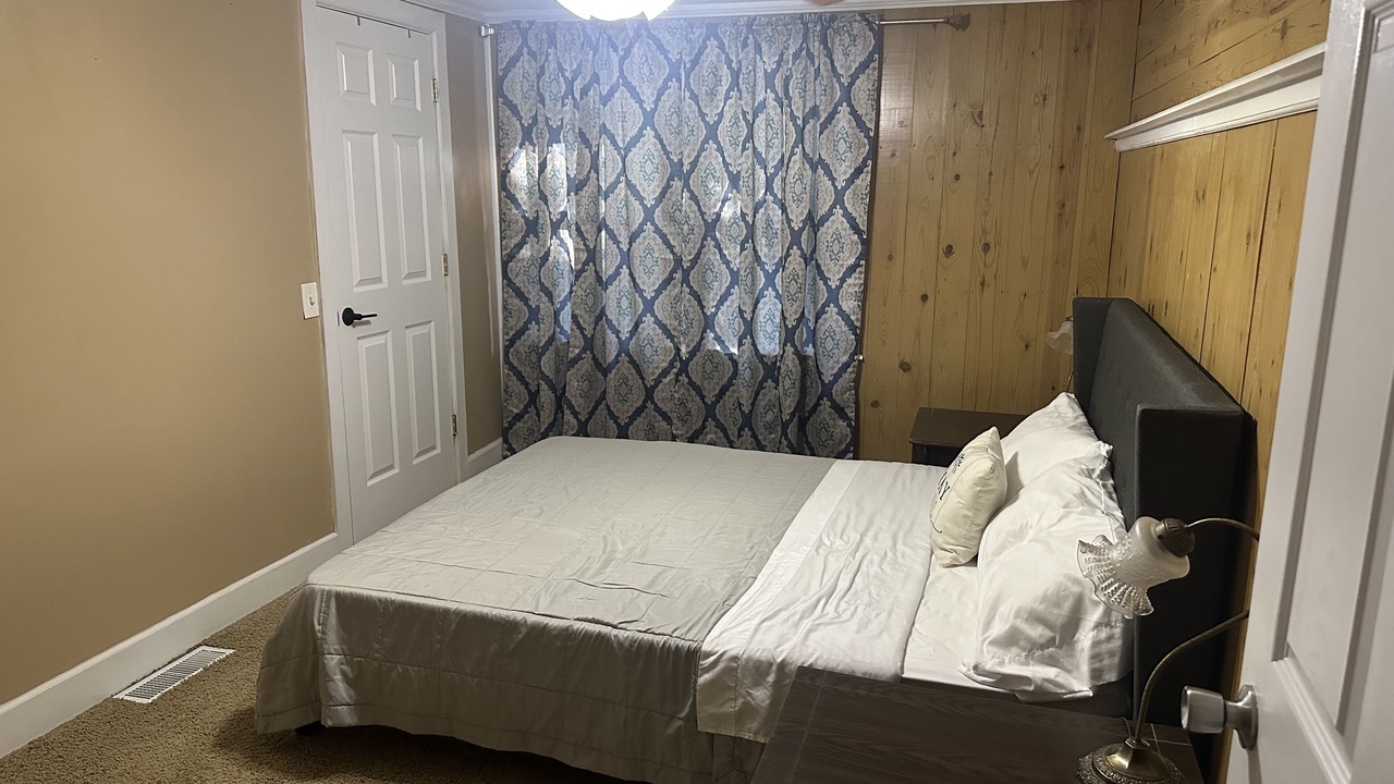 Photo of Bedroom in Mammoth Spring