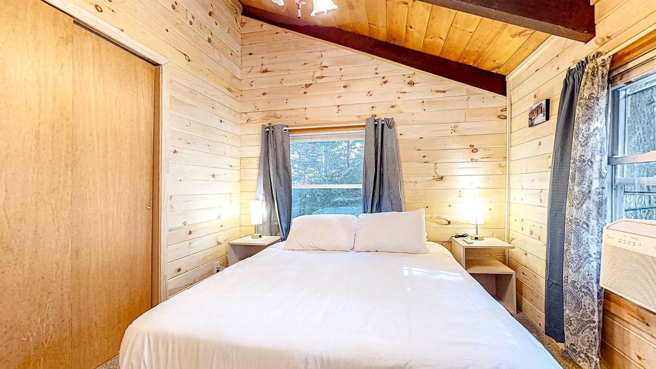 Photo of Bedroom in Center Conway