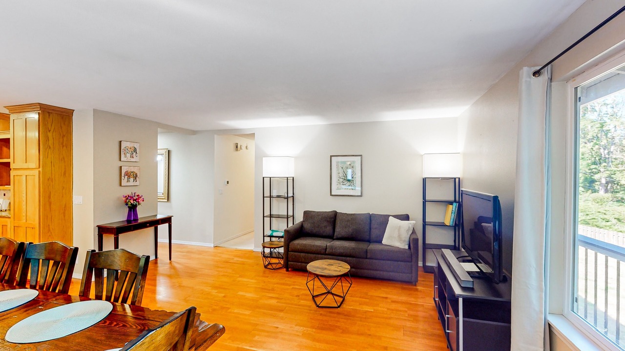 Photo of Livingroom in Maple Heights-Lake Desire