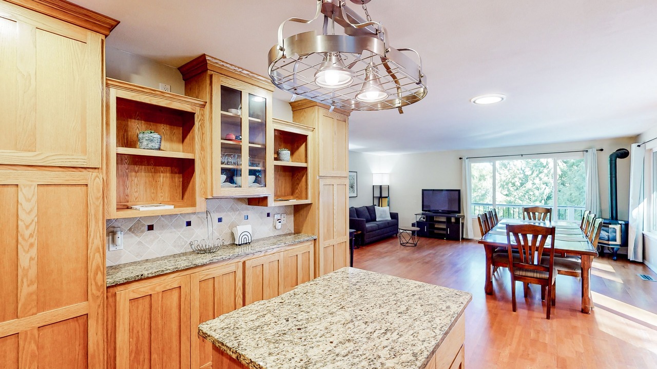 Photo of Livingroom in Maple Heights-Lake Desire