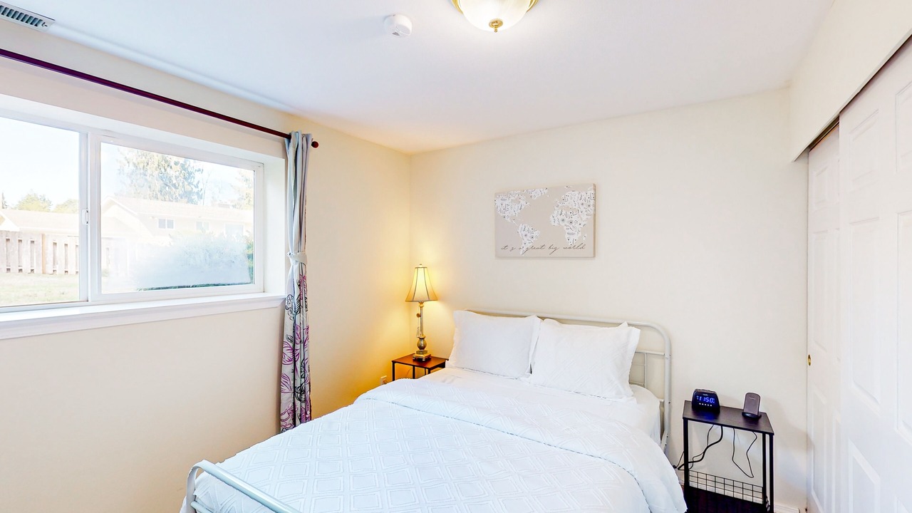 Photo of Bedroom in Maple Heights-Lake Desire