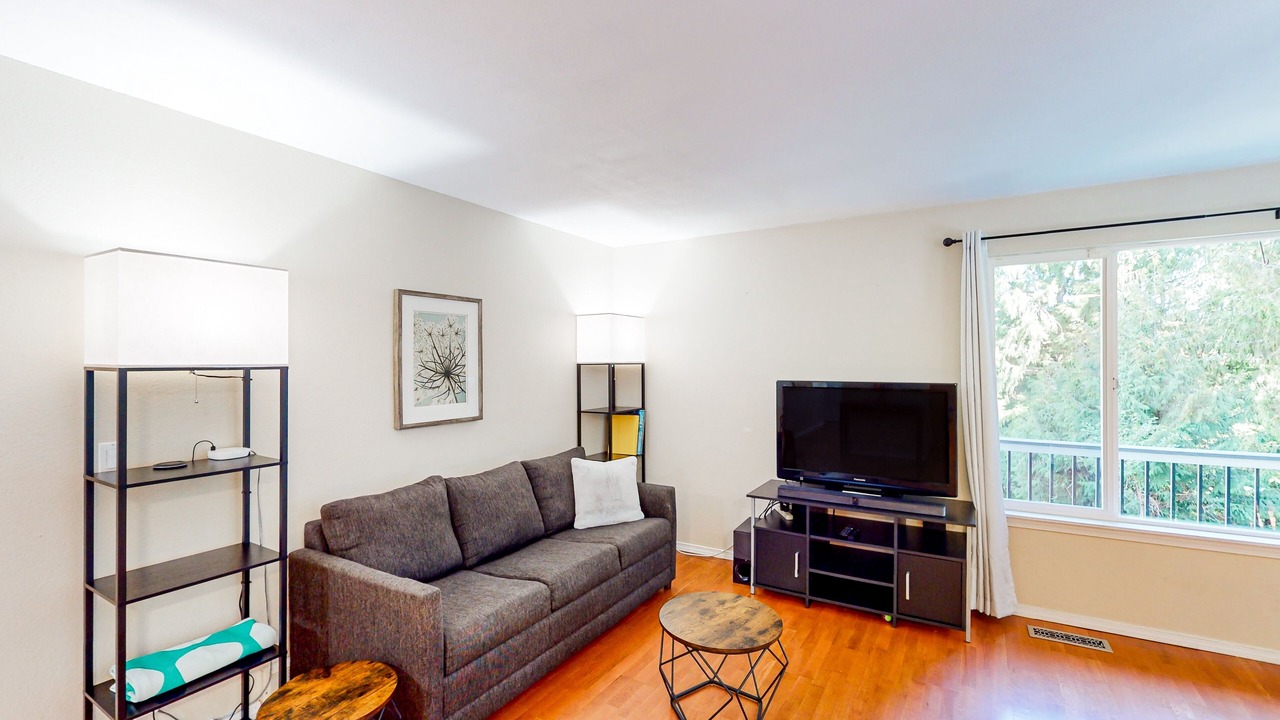 Photo of Livingroom in Maple Heights-Lake Desire