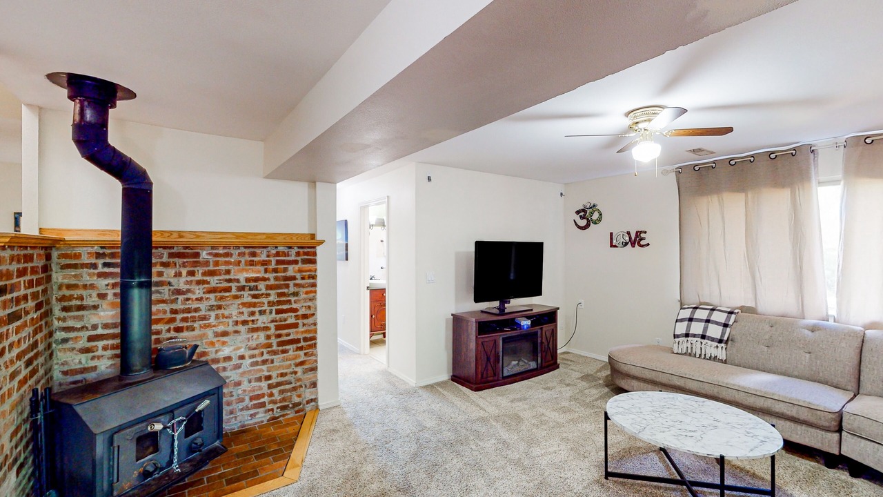 Photo of Livingroom in Maple Heights-Lake Desire