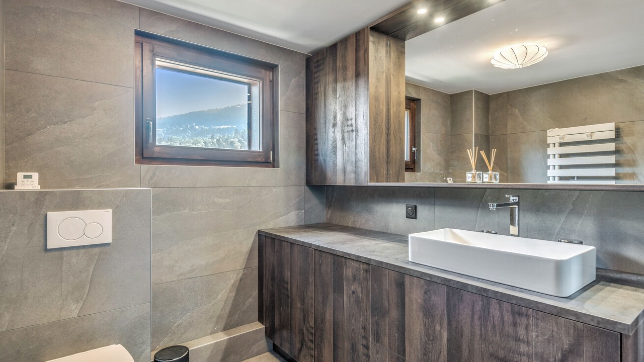 Photo of Bathroom in Demi-Quartier