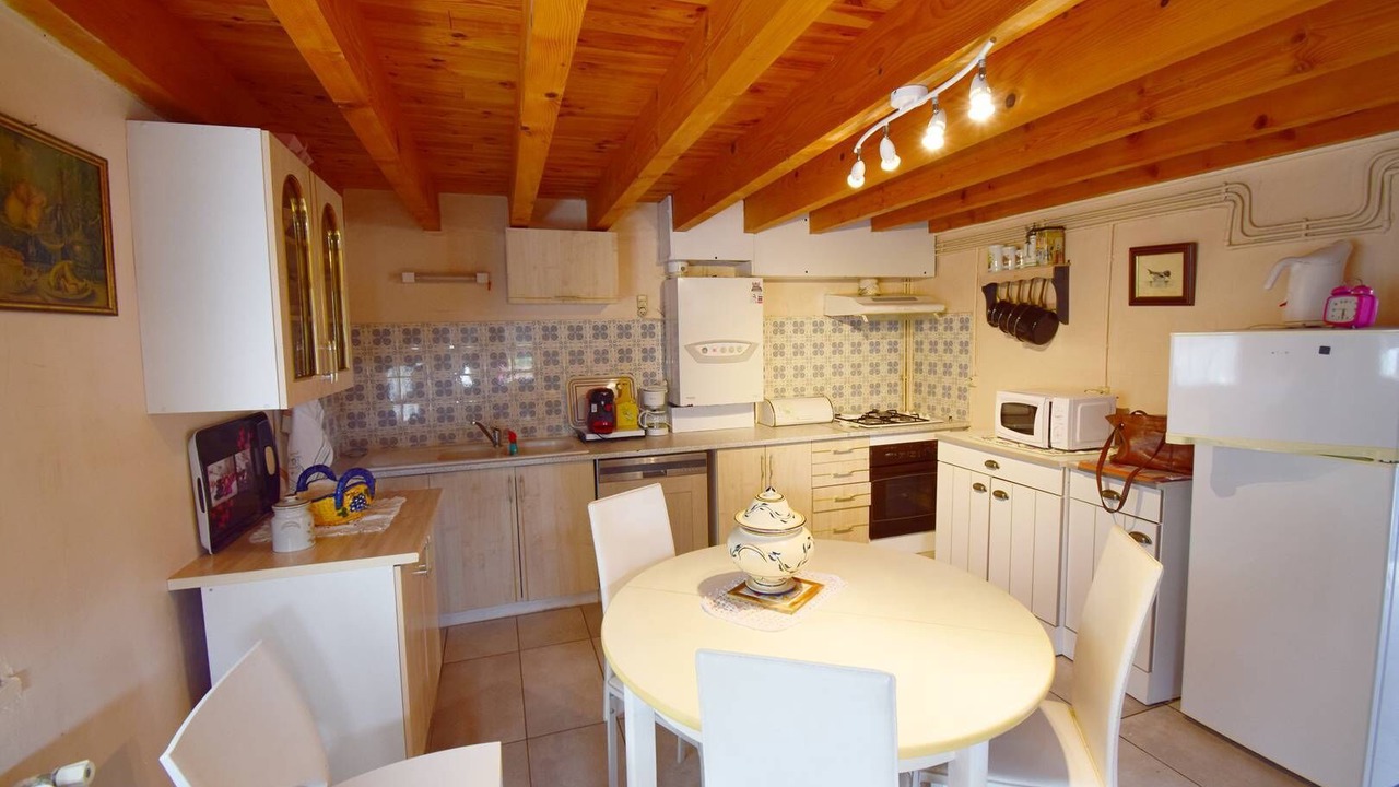 Photo of Kitchen in Sauveterre-Saint-Denis