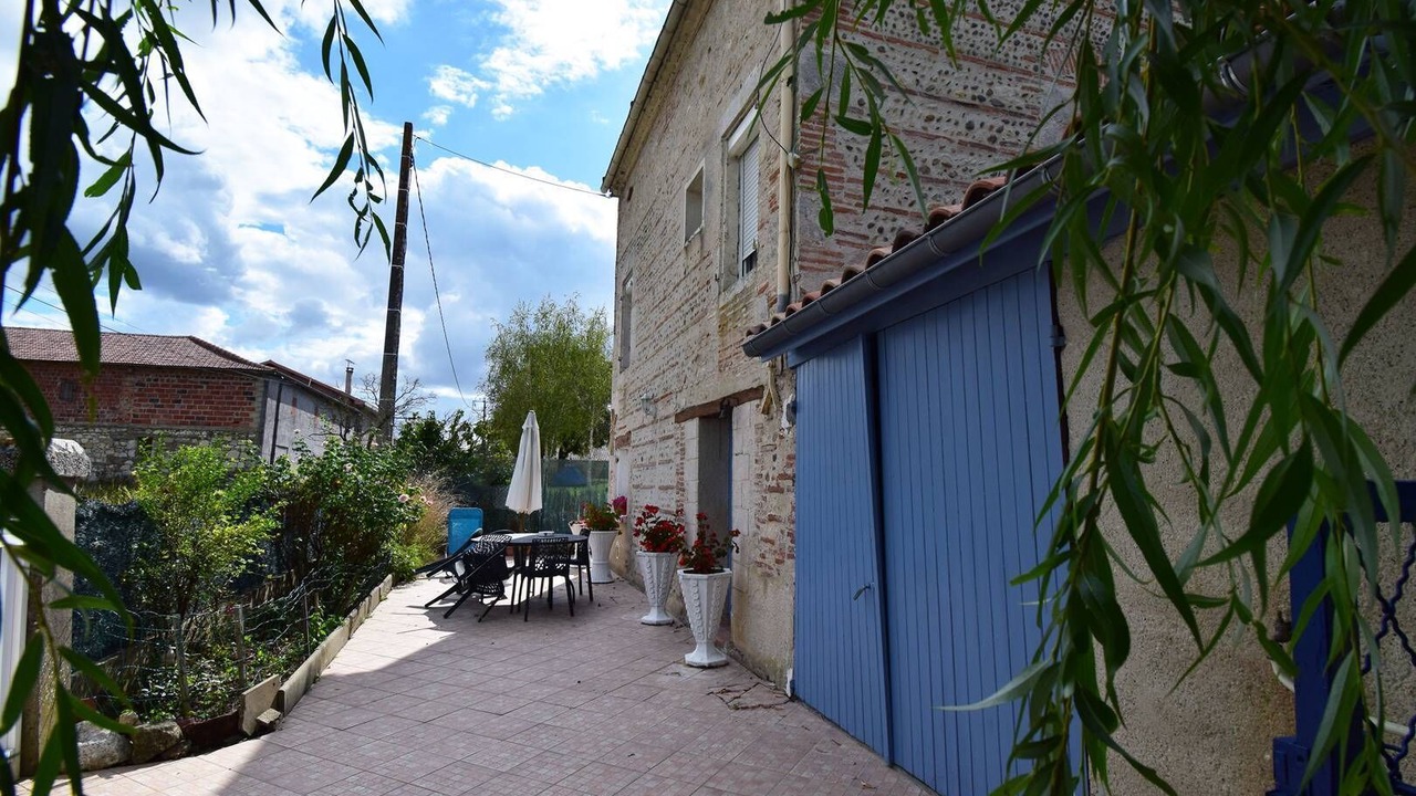 Photo of Outdoor in Sauveterre-Saint-Denis