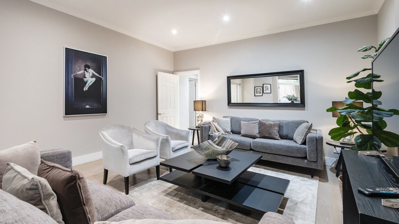 Photo of Livingroom in Frognal and Fitzjohns