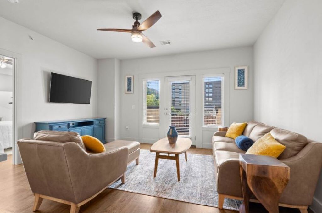 Photo of Livingroom in Country Club Plaza Area