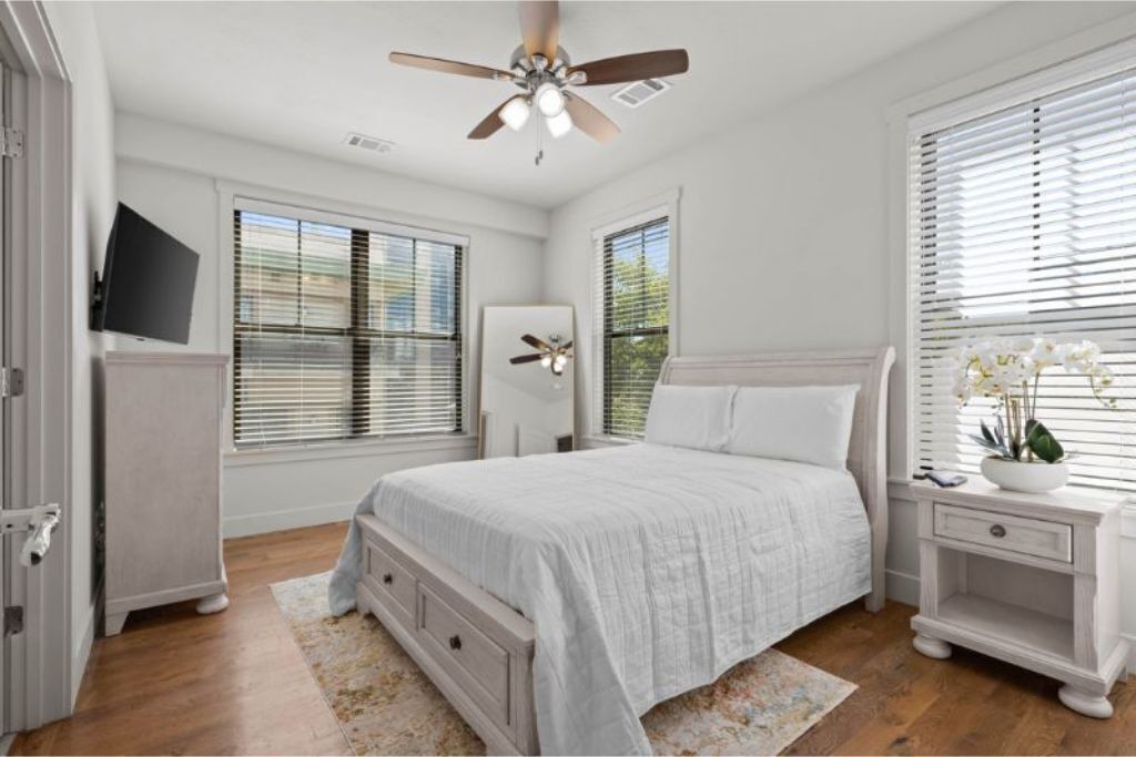 Photo of Bedroom in Country Club Plaza Area