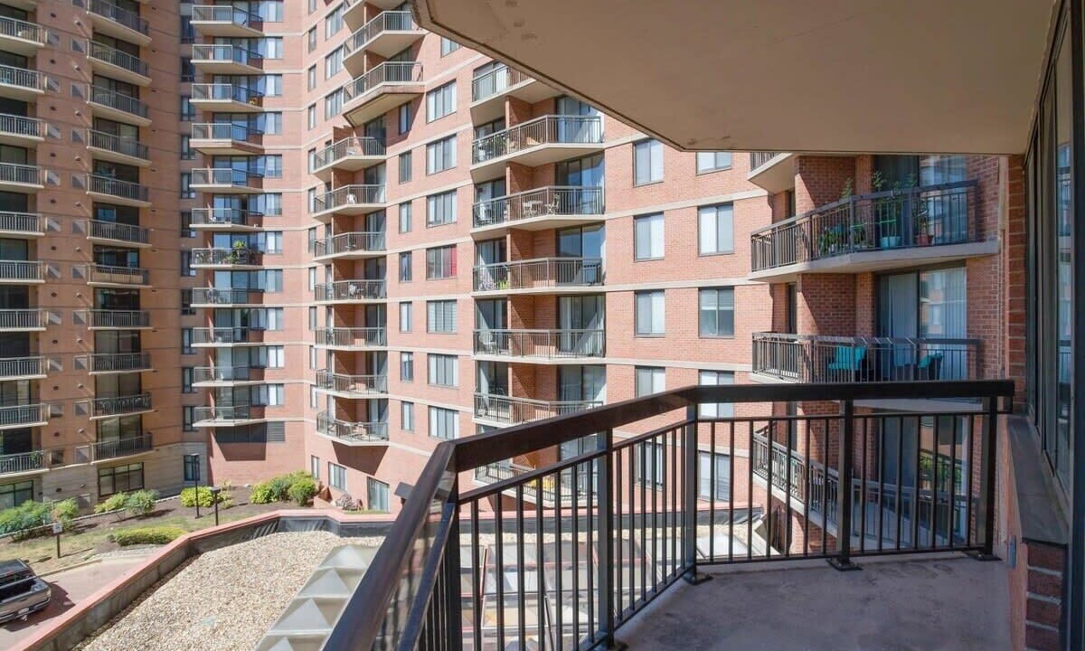 Photo of Patio Balcony in Pentagon City
