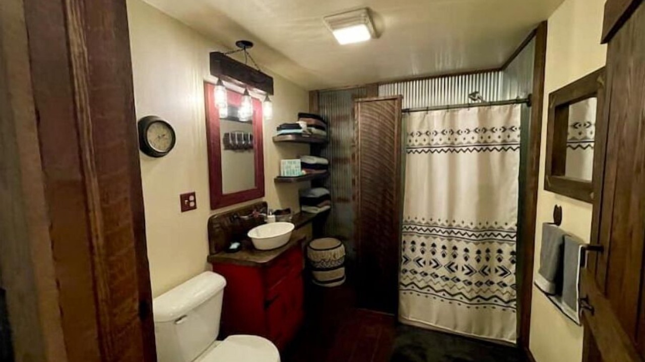 Photo of Bathroom in Dora