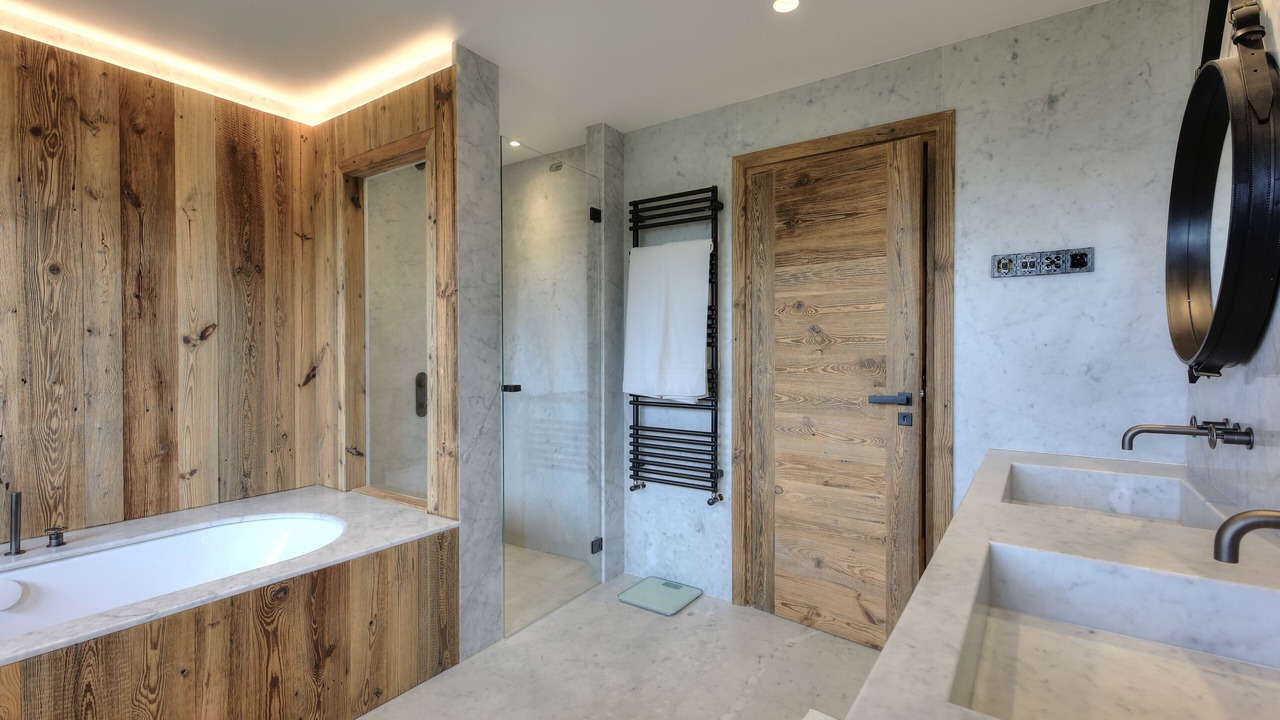 Photo of Bathroom in Demi-Quartier