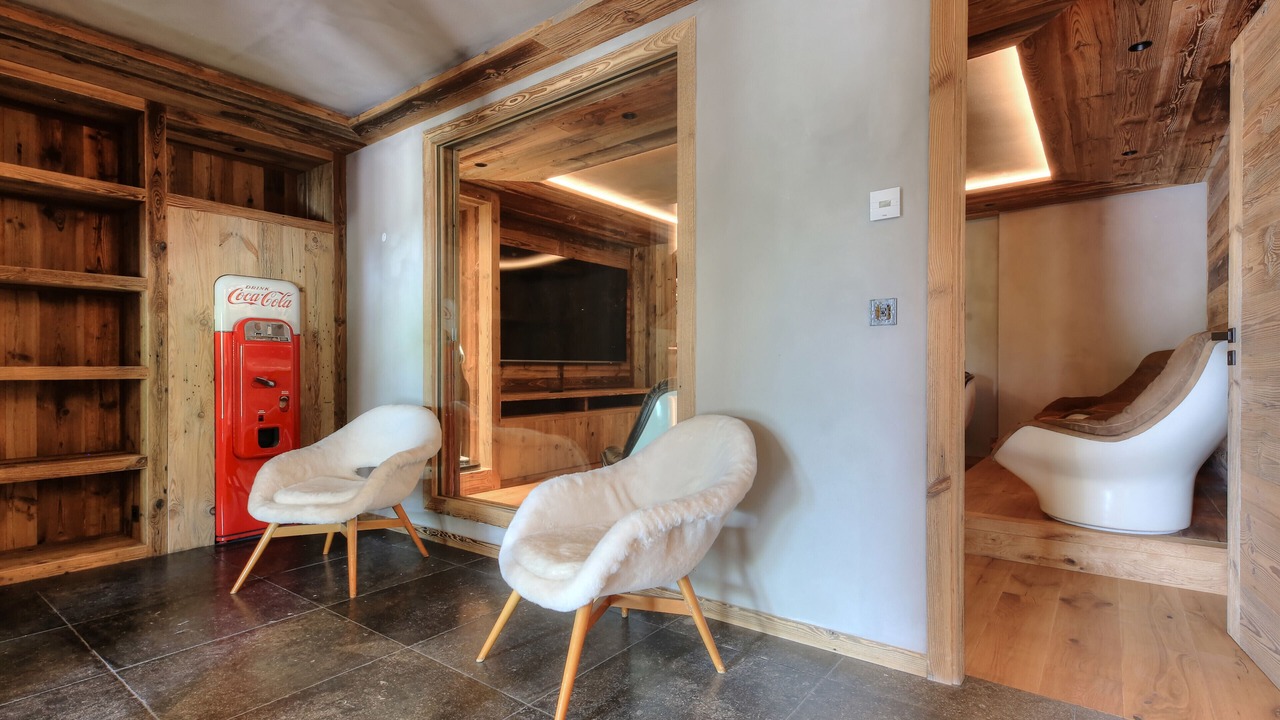 Photo of Others in Demi-Quartier