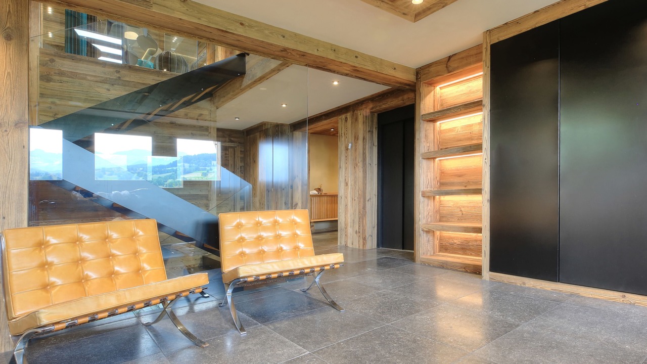 Photo of Others in Demi-Quartier