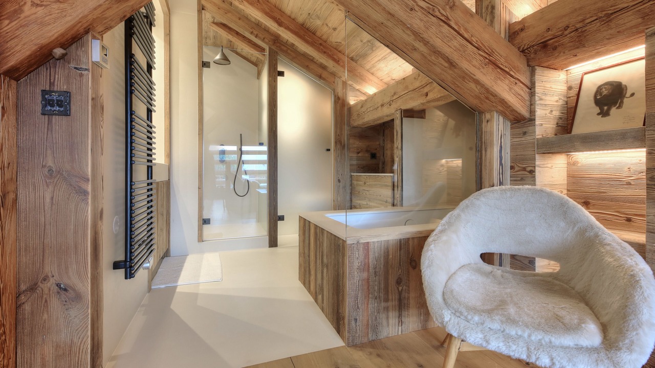 Photo of Others in Demi-Quartier