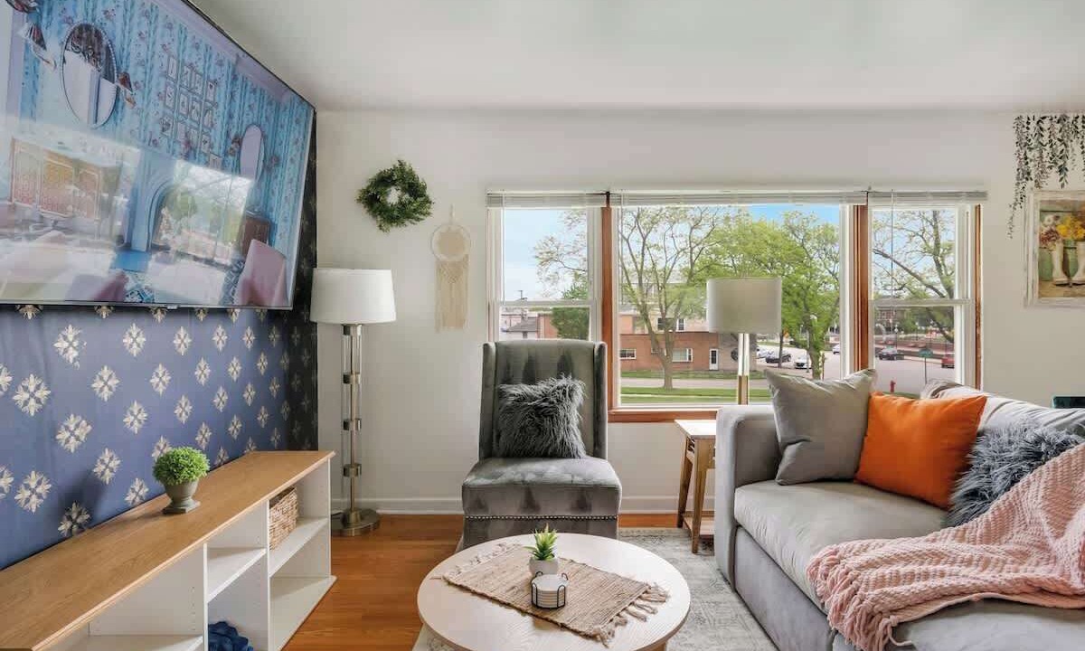 Photo of Livingroom in Westmont