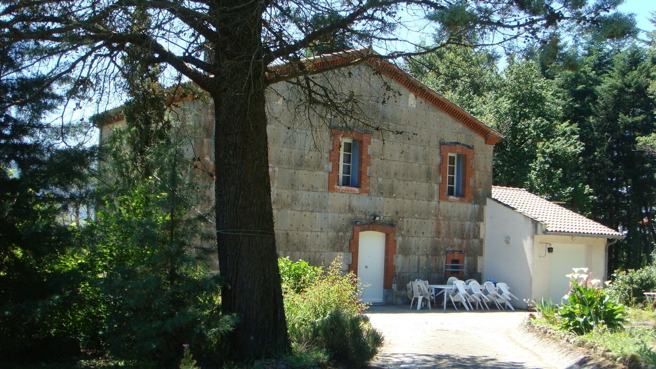 Photo of Outdoor in Saint-Amans-Valtoret