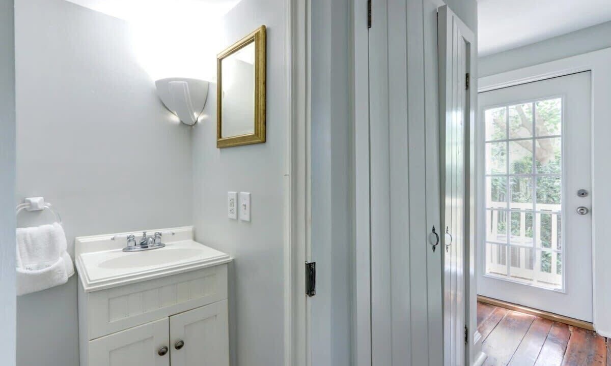 Photo of Bathroom in Beach Institute