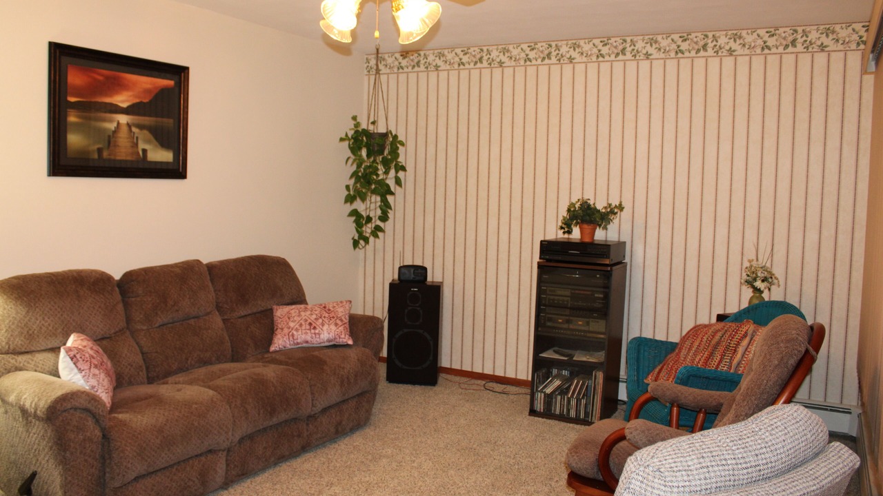 Photo of Livingroom in Iowa City