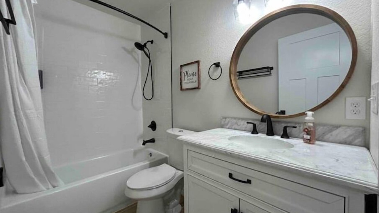 Photo of Bathroom in Canyon