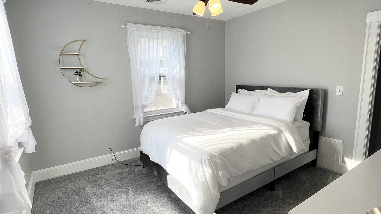 Photo of Bedroom in Center