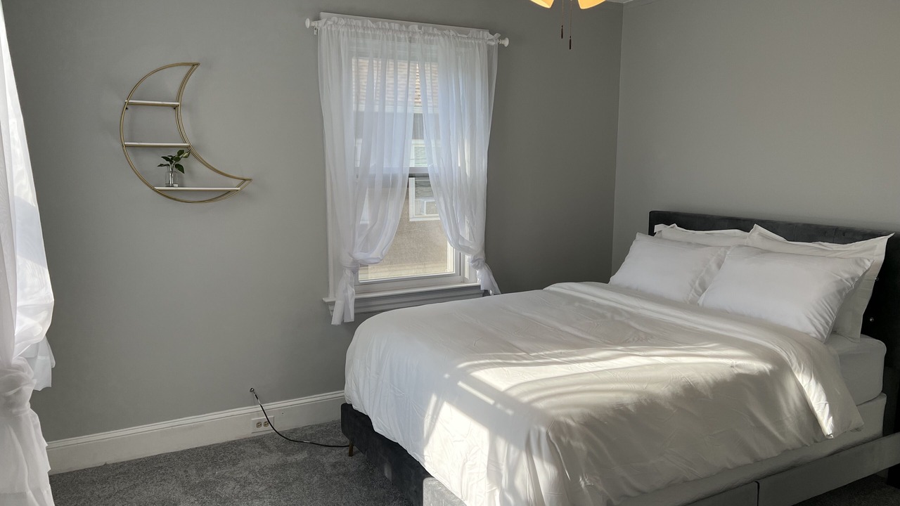 Photo of Bedroom in Center