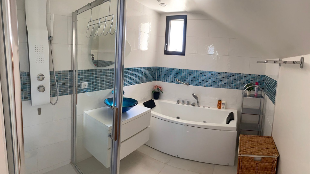 Photo of Bathroom in Chatou