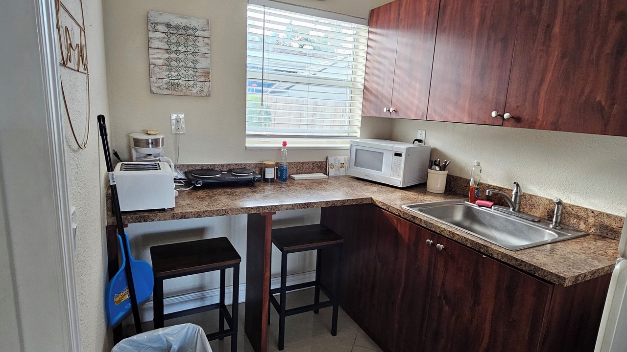 Photo of Kitchen in Central Oakland Park