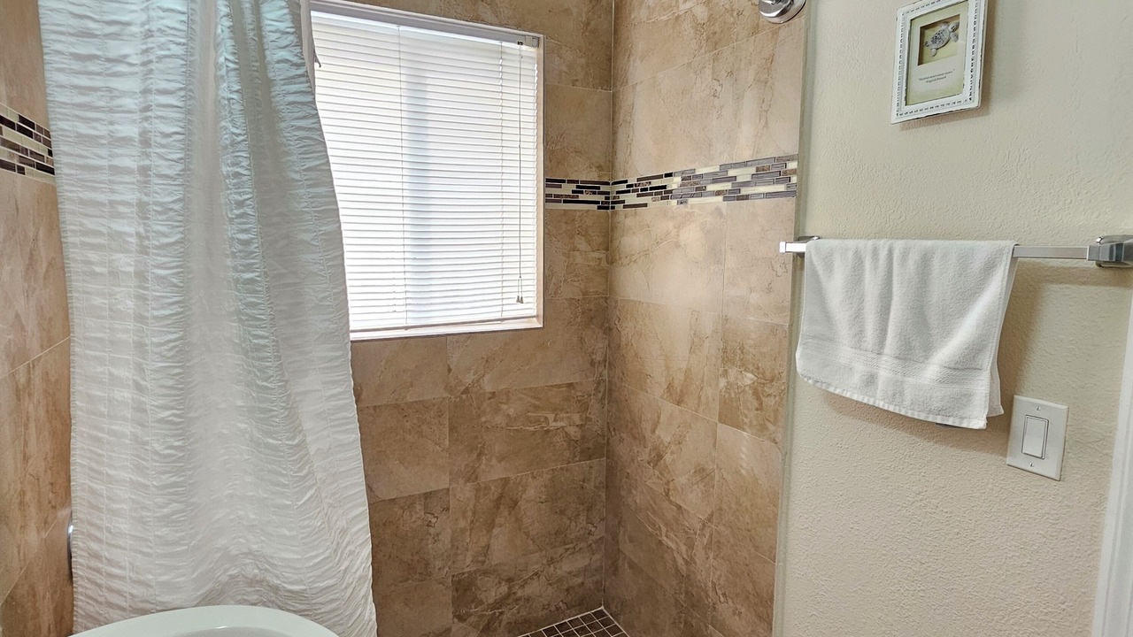 Photo of Bathroom in Central Oakland Park