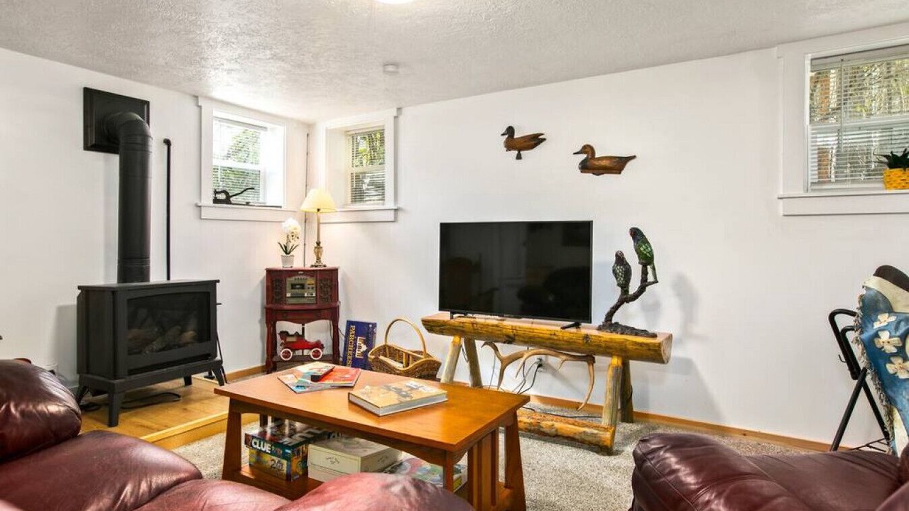 Photo of Livingroom in Central - Terry