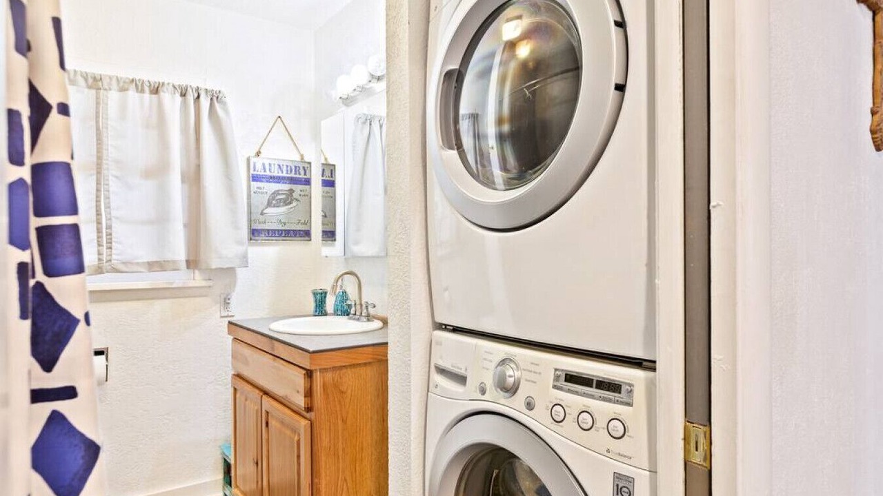 Photo of Bathroom in Central - Terry