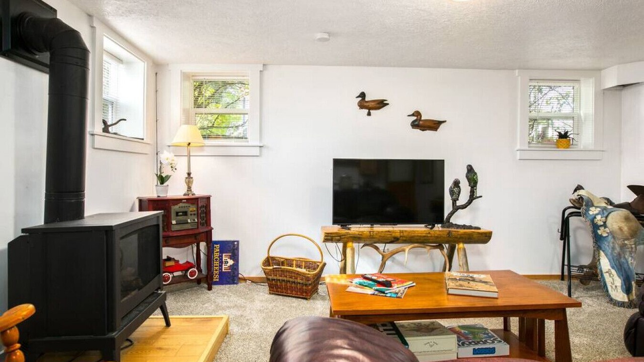 Photo of Livingroom in Central - Terry