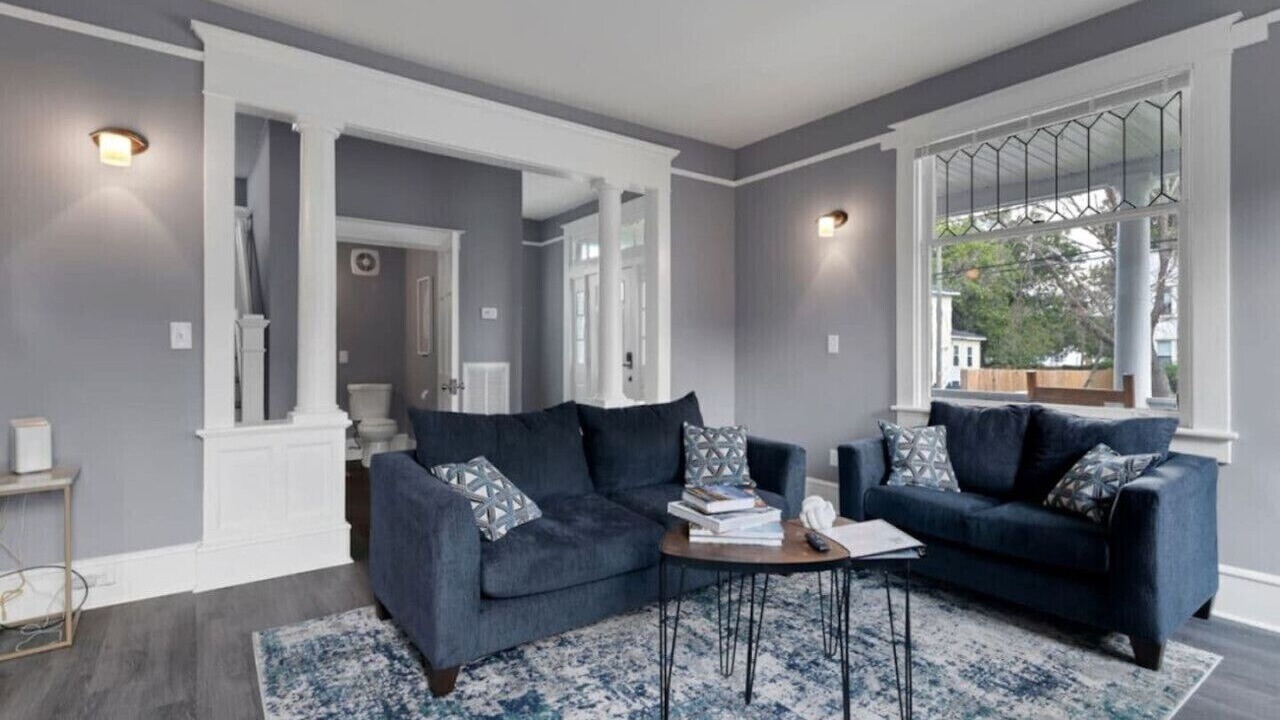 Photo of Livingroom in Downtown