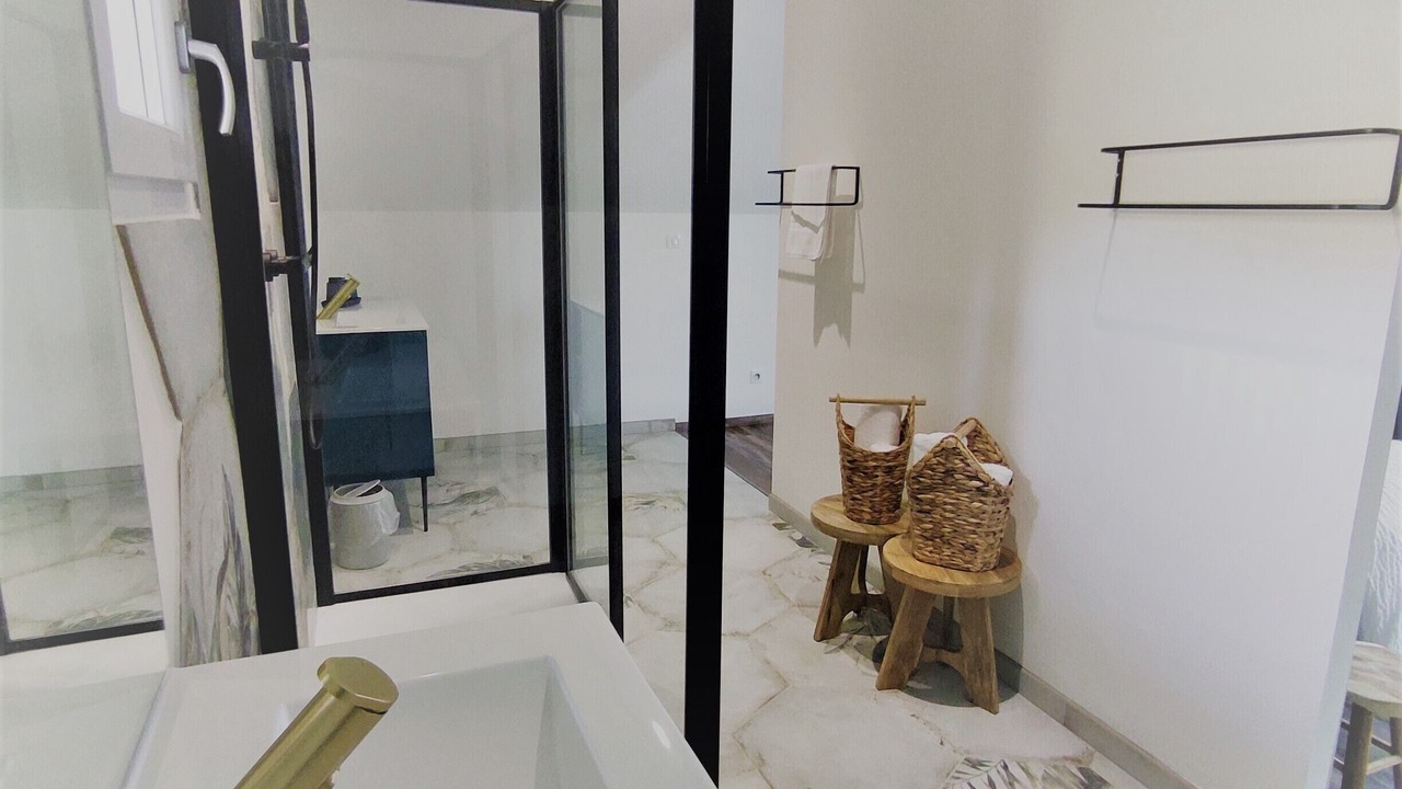 Photo of Bathroom in Saint-Jean-de-Vaux