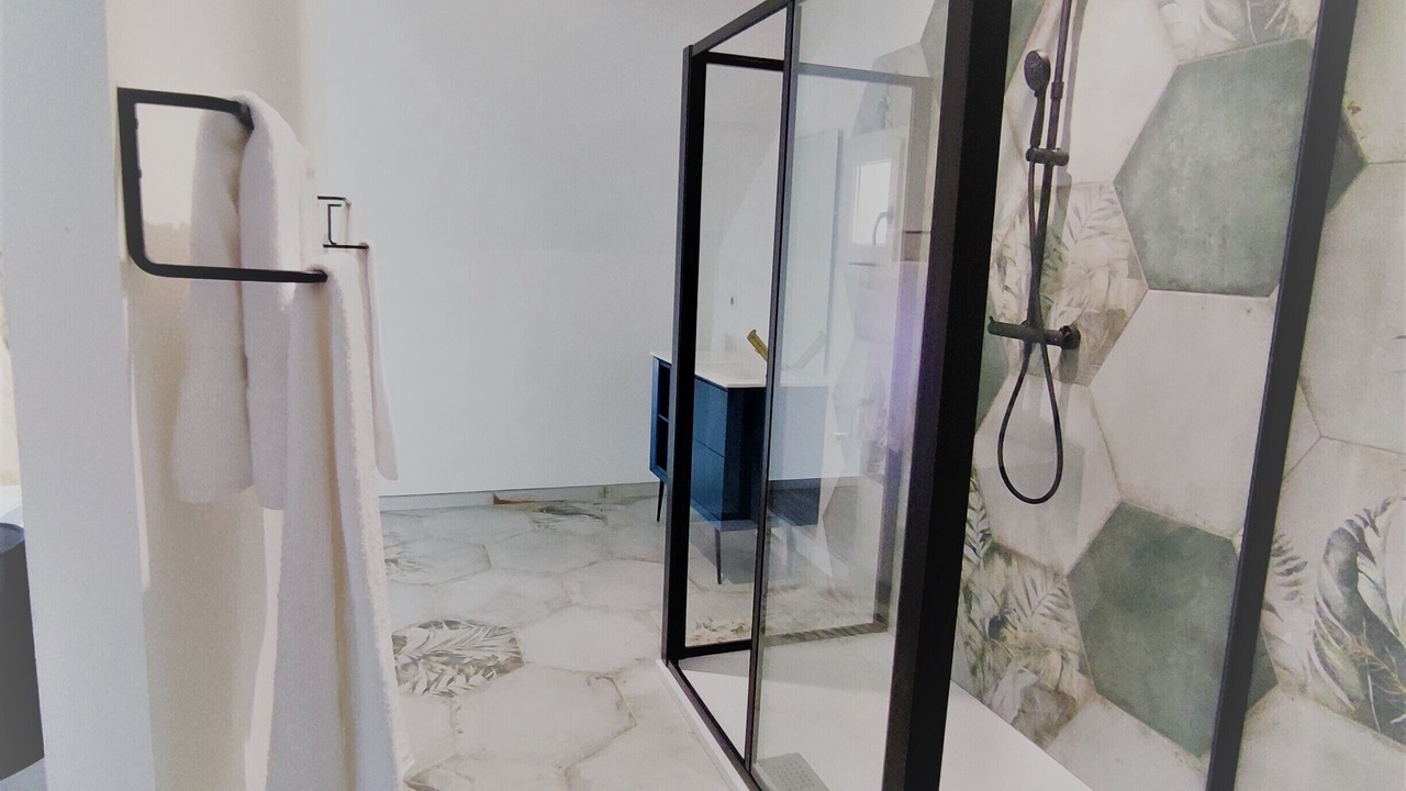 Photo of Bathroom in Saint-Jean-de-Vaux