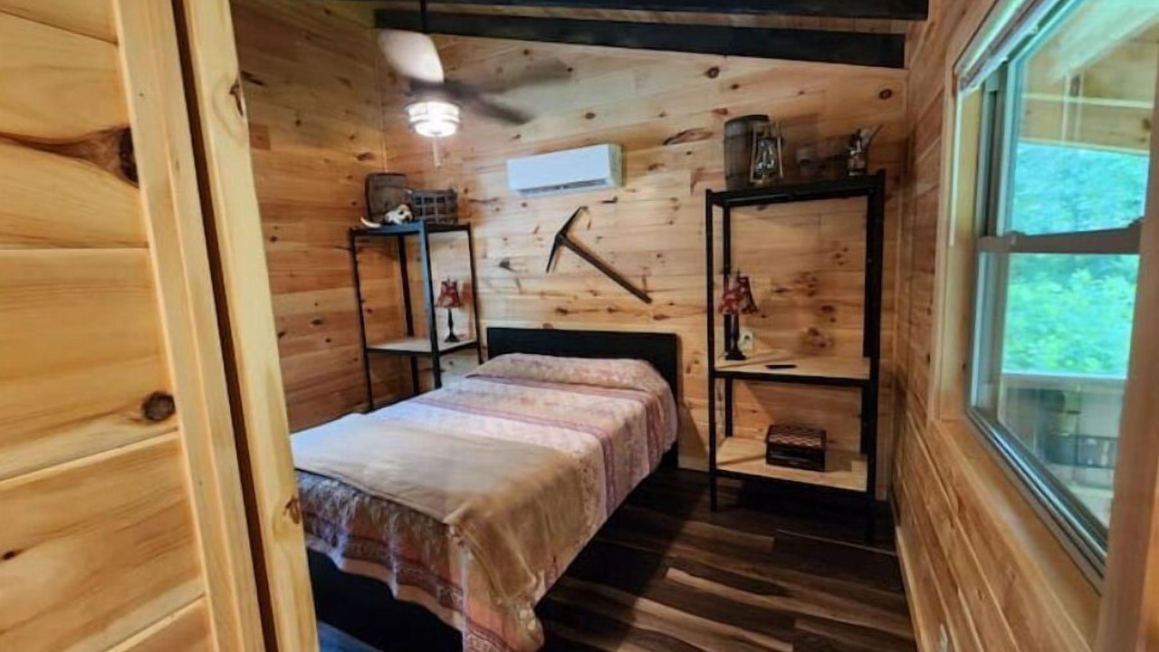 Photo of Bedroom in Frenchburg