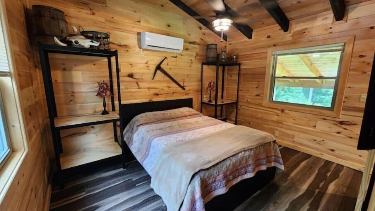 Photo of Bedroom in Frenchburg